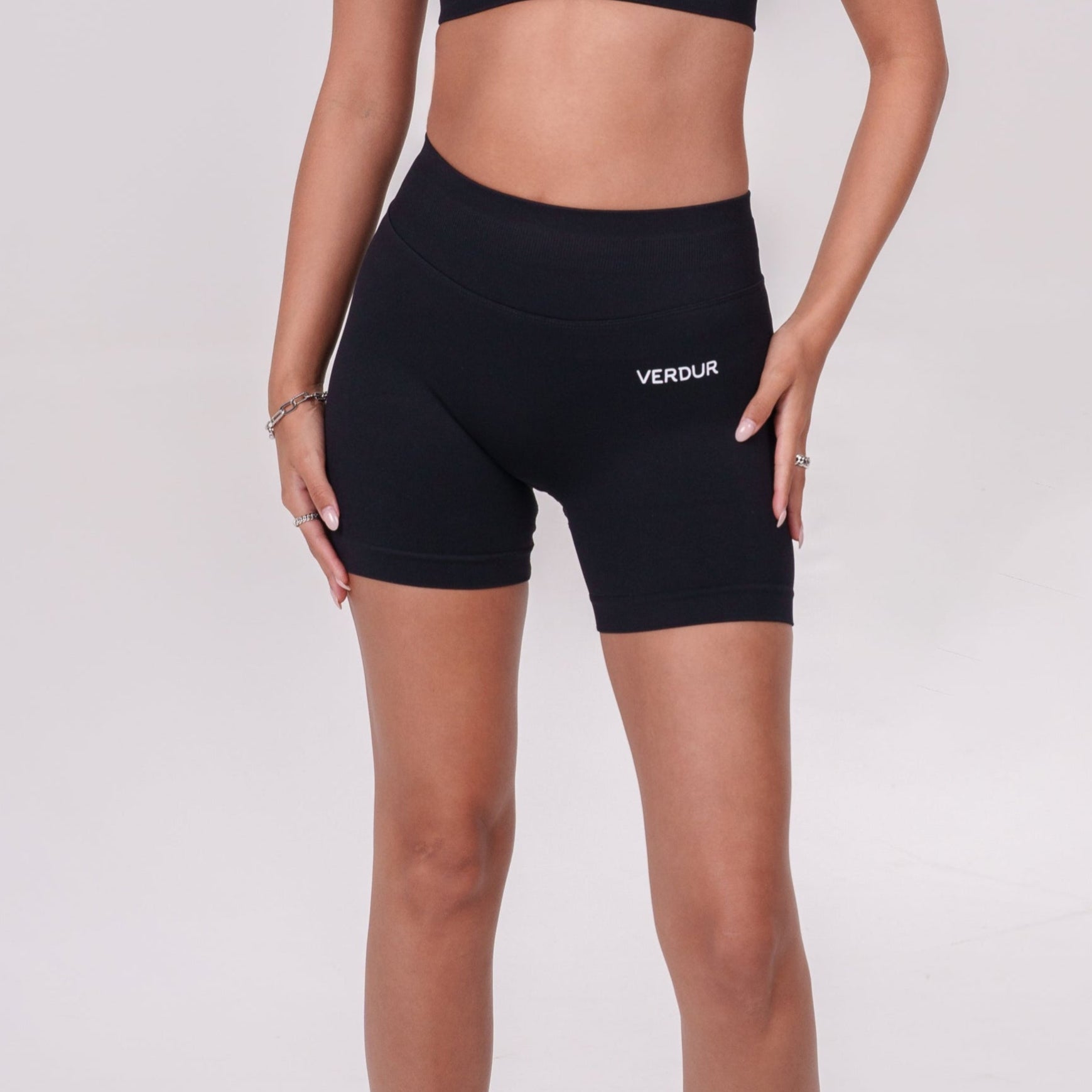 Empower Short – Noir
